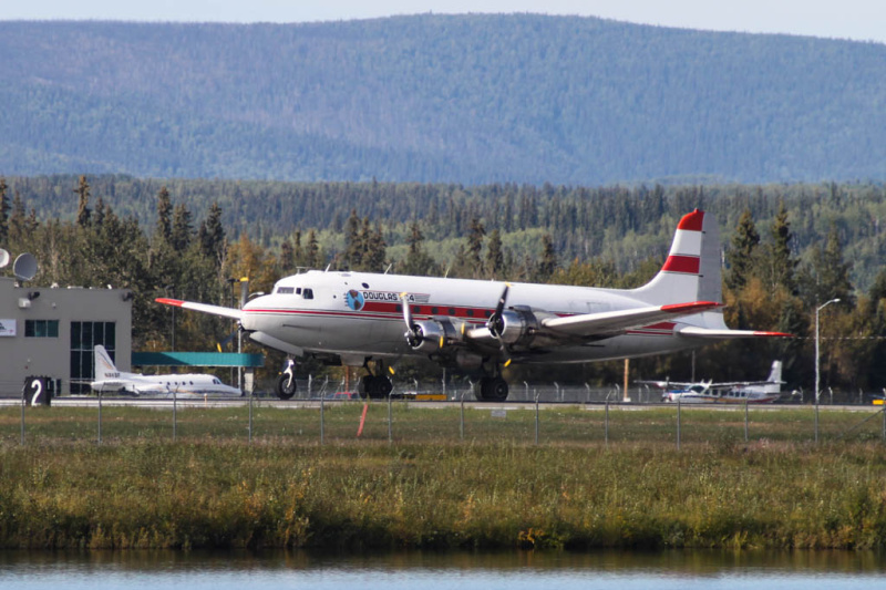 DC-4 (Reg. N96358) von Alaska Air Fuel beim Start
