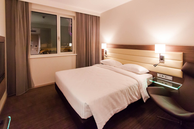 Blick ins Zimmer im Moxy Hotel Mailand