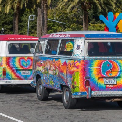 Zwei VW Bullis von San Francisco Love Tours