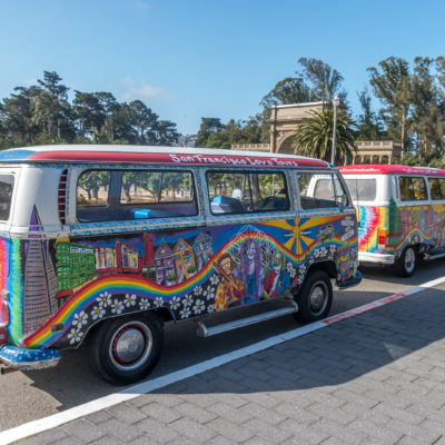 Zwei VW Bullis von San Francisco Love Tours