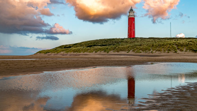 Der Leuchtturm von Texel in der Abendsonne