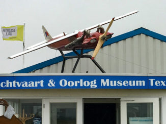 Eingang zum Luftfahrt- und Kriegsmuseum Texel