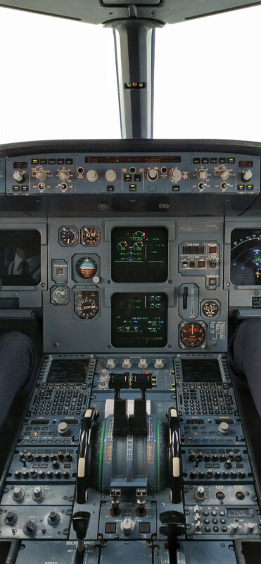 Im Cockpit (Foto: Lou Lou McFly)